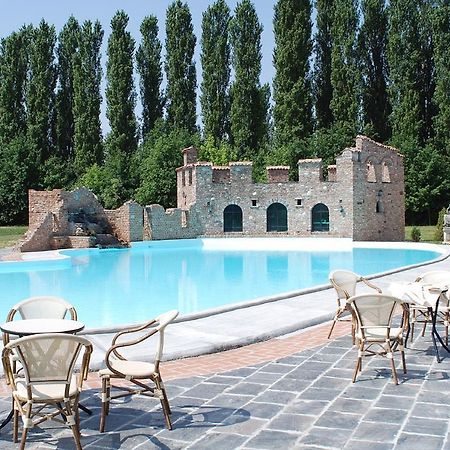 Tenuta Il Tenchio Hotell Lacchiarella Exteriör bild