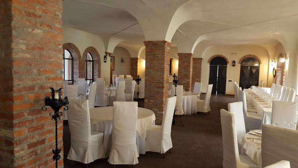 Tenuta Il Tenchio Hotell Lacchiarella Exteriör bild