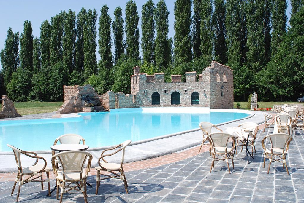 Tenuta Il Tenchio Hotell Lacchiarella Exteriör bild