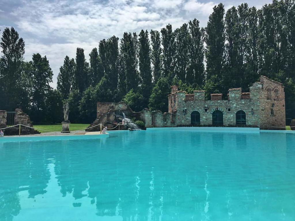 Tenuta Il Tenchio Hotell Lacchiarella Exteriör bild