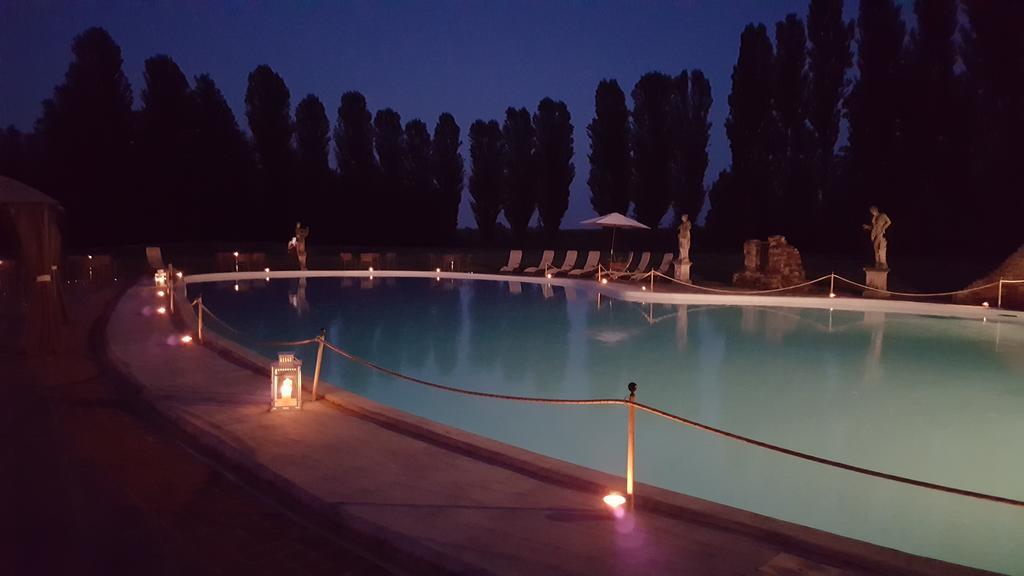Tenuta Il Tenchio Hotell Lacchiarella Exteriör bild